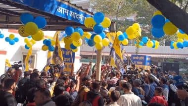 MCD Election Result 2022: Celebrations at AAP Office After Trends Show Party Crossing Halfway Mark in Delhi Municipal Corporation Polls (Watch Video)