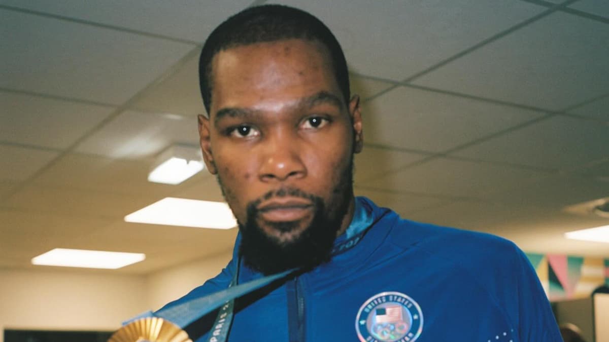 American basketball power forward Kevin Durant dribbled his way to total earnings of $101.4 million in 2025. American basketball power forward Kevin Durant dribbled his way to total earnings of $101.4 million in 2025.