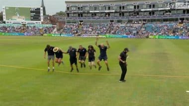 Groundstaff at Headingley Play Jump Rope To Entertain Crowd During Rain Delay on Day 2 of IND vs ENG 1st Test 2025 (Watch Video)
